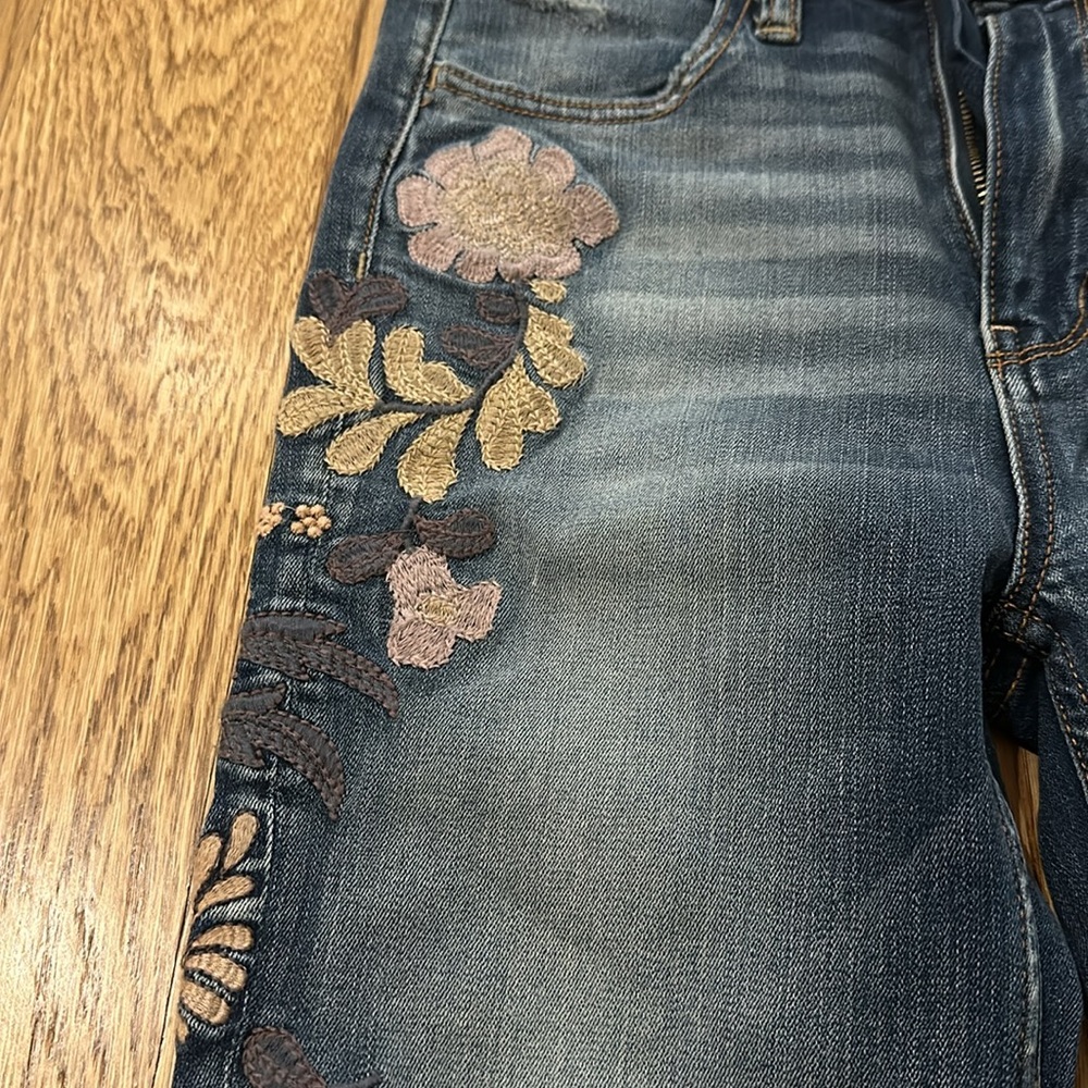 American Eagle- Super Hi-Rise Embroidered Denim - Picture 2 of 7